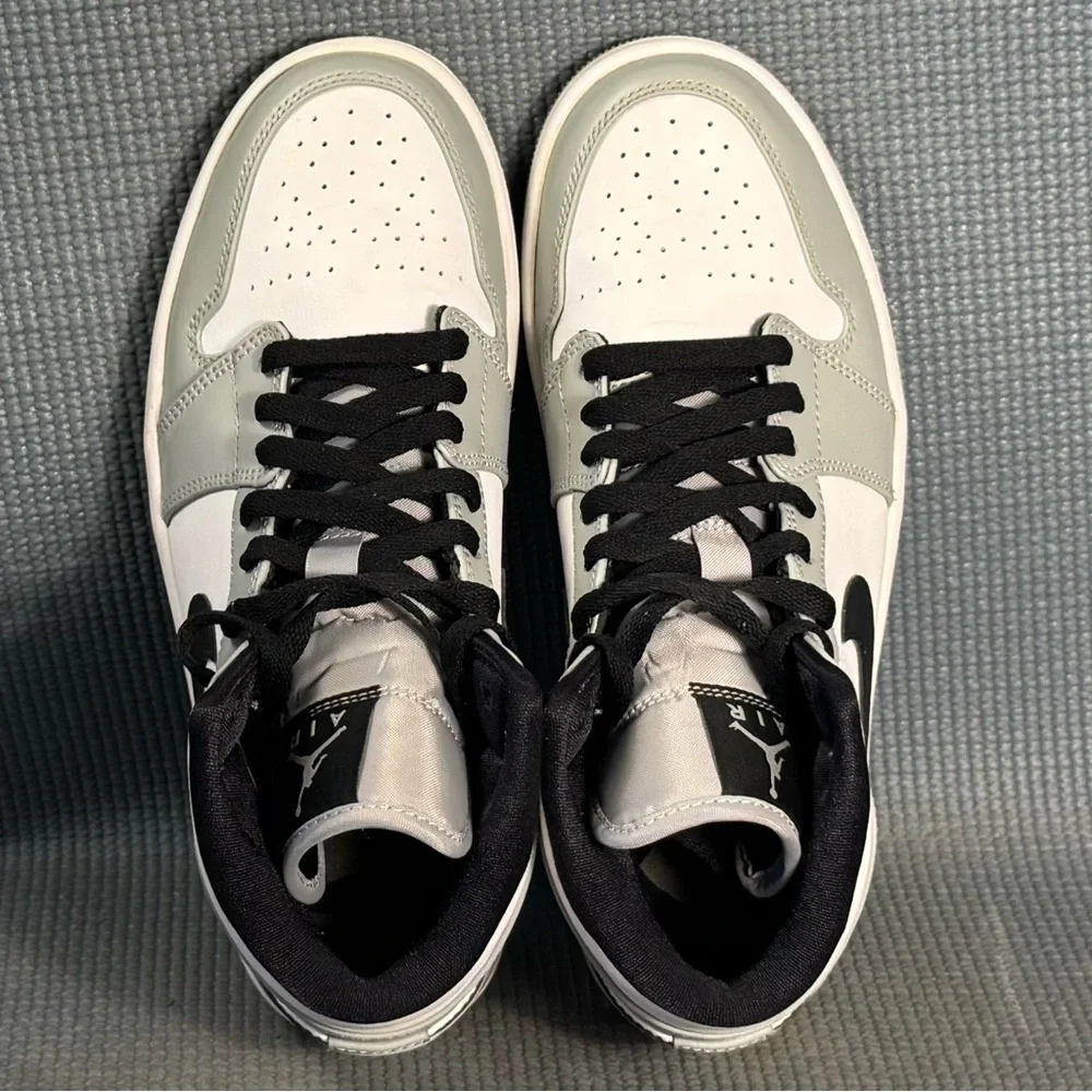 Nike Air Jordan 1 Mid ‘Light Smoke Grey’ Sneakers 554724-092 Men’s Size 7.5 - Picture 5 of 9